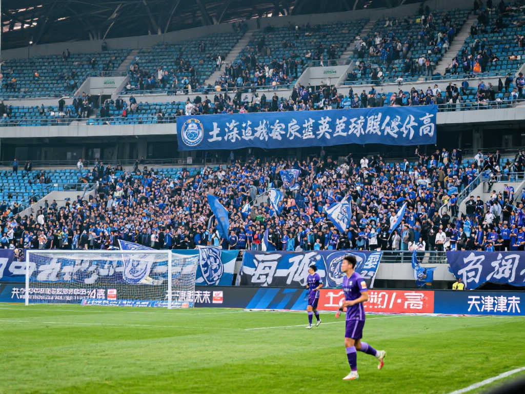 大连主场观众热情高涨创中超第四高 英博战平津门虎遗憾收场